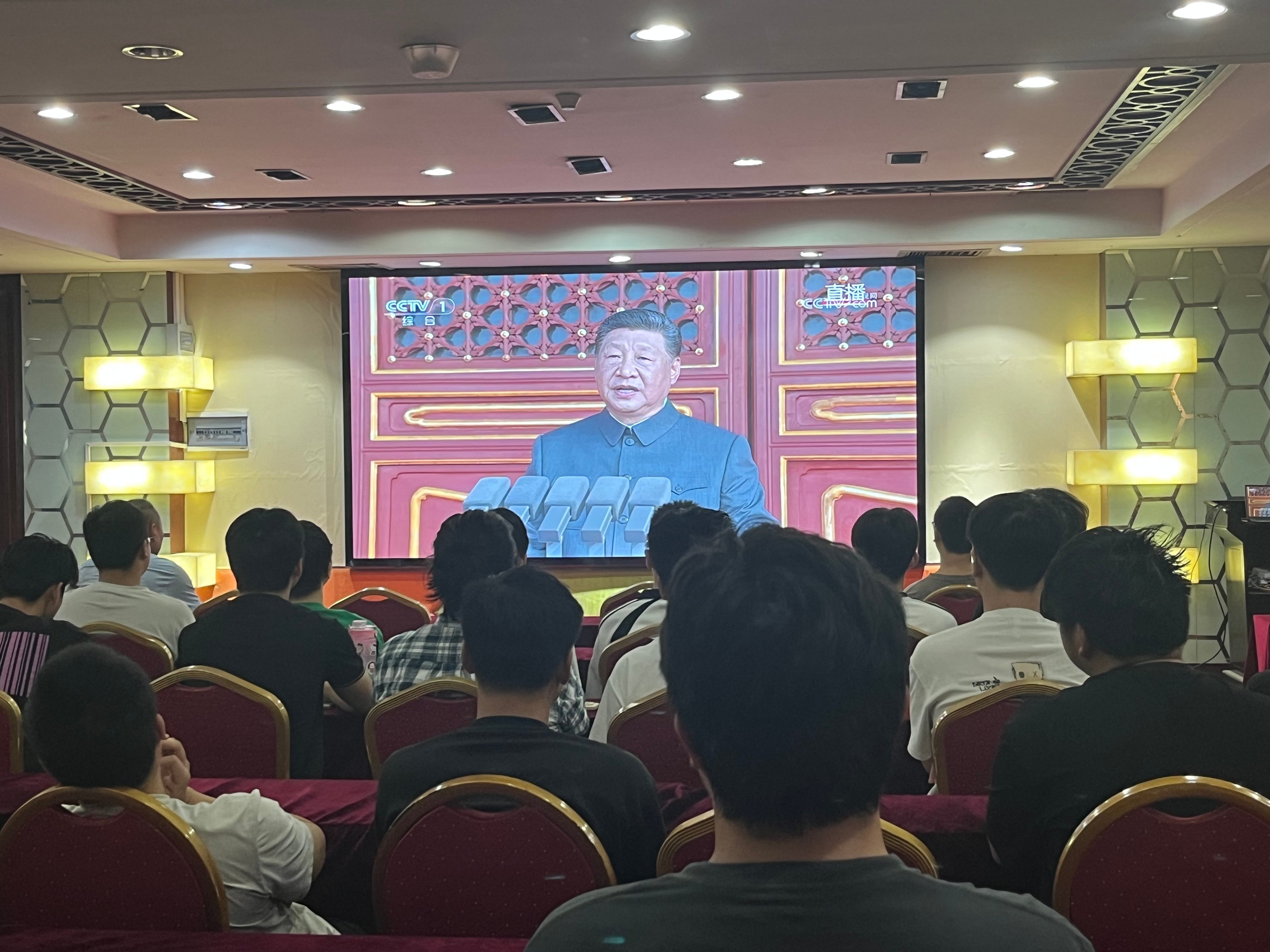 观看阅兵仪式  激发爱国热情